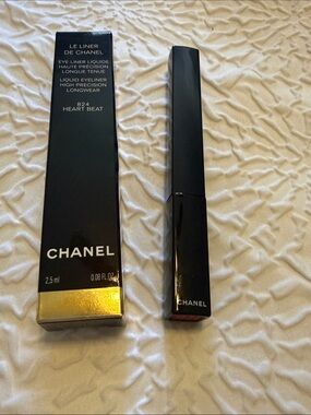 CHANEL Liquid Eyeliner 824 Heart Beat - hot pink liner